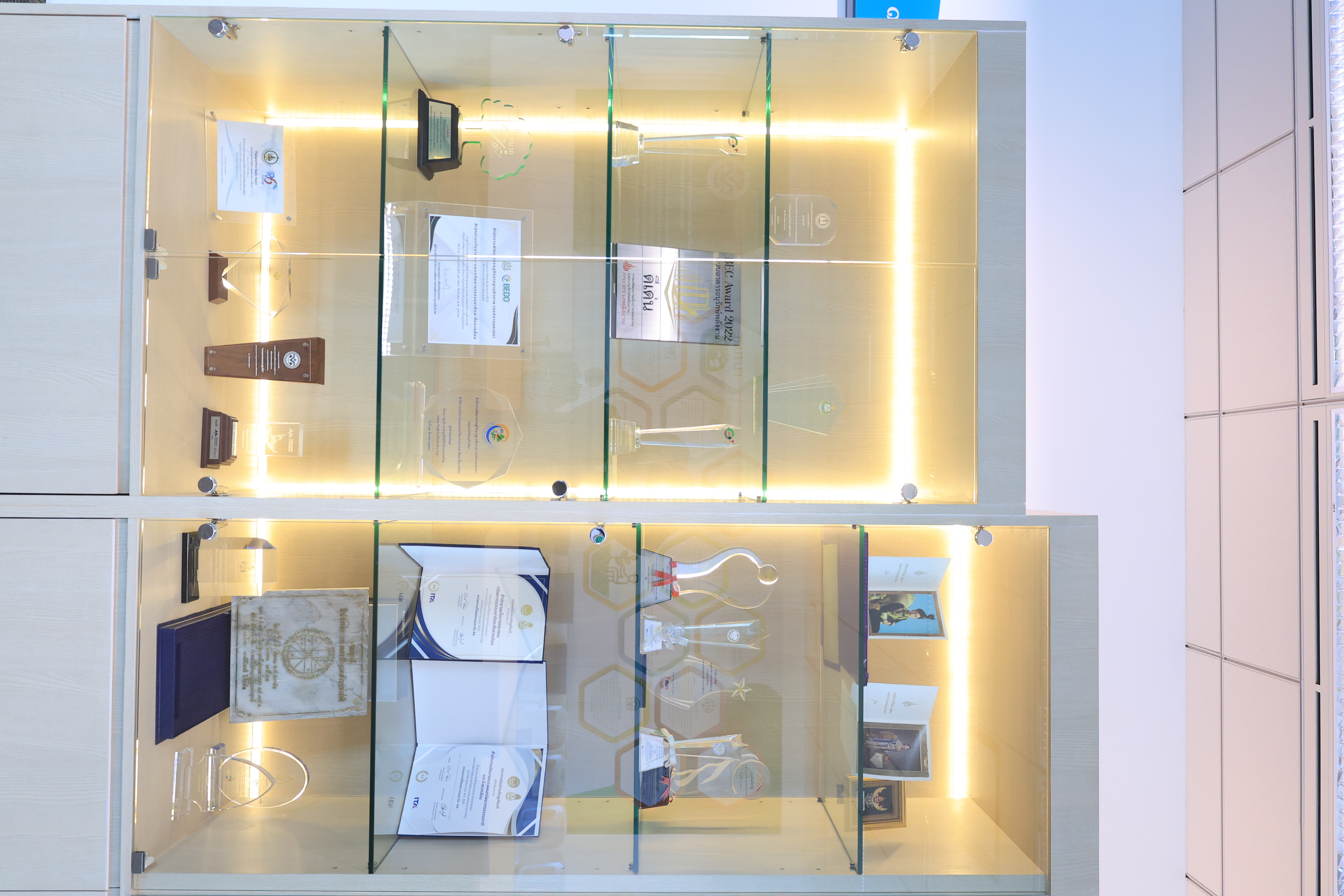 title - ส.ป.ก. ร่วมเป็นเกียรติและแสดงความยินดี เนื่องในวันคล้ายวันสถาปนา สำนักงานนโยบายและแผนทรัพยากรธรรมชาติและสิ่งแวดล้อม ครบรอบ 51 ปี